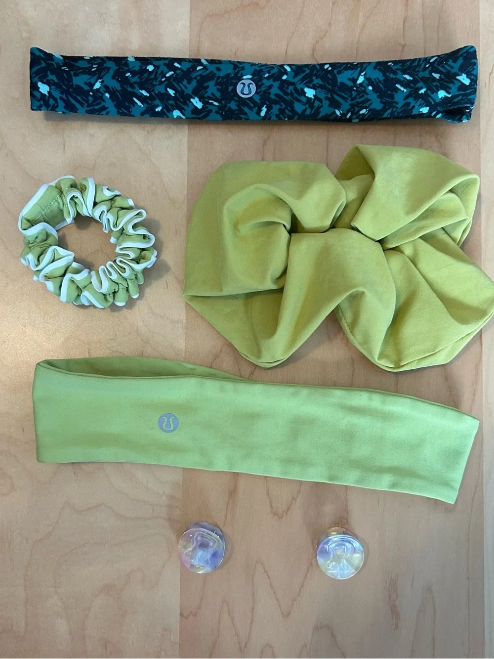 Lululemon Headbands, Scrunchies and claw clips Set in Lime and Teal